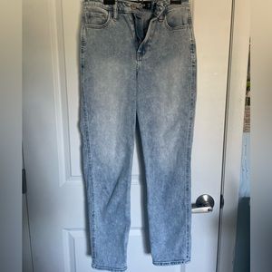 Light wash mom jeans